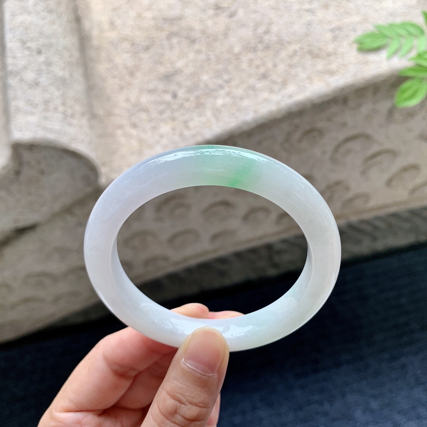 正圈53 54 圈口54.5/9.7/8.6 编码T1090704 细糯飘绿，水润，种老，细腻，无裂
