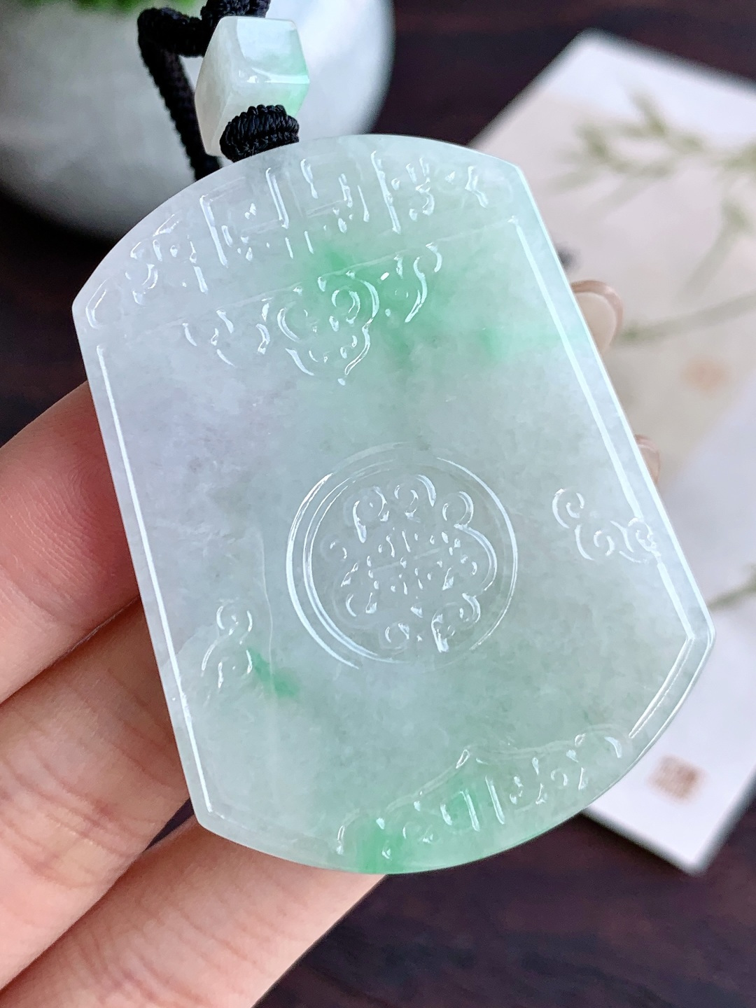 【裸石】🫧糯冰飘绿花大仿古牌吊坠 【说明】缅甸 性比高 飘花 【尺寸】55-41.5-5.5 【重量】38.3克