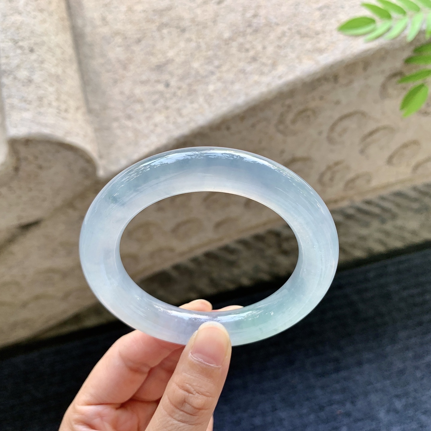圆条55 56 圈口56/12/11.6 编码FH091501 冰种飘绿，清透，水润，种老，细腻，无裂