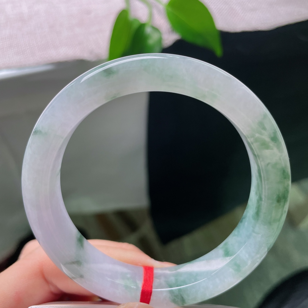 58/12.6/9.5，飘花正圈，皮纹，韵漫过腕间，飘花随性舒展，不需要言语，举手投足流露佩戴者不俗的审美。ss59043a