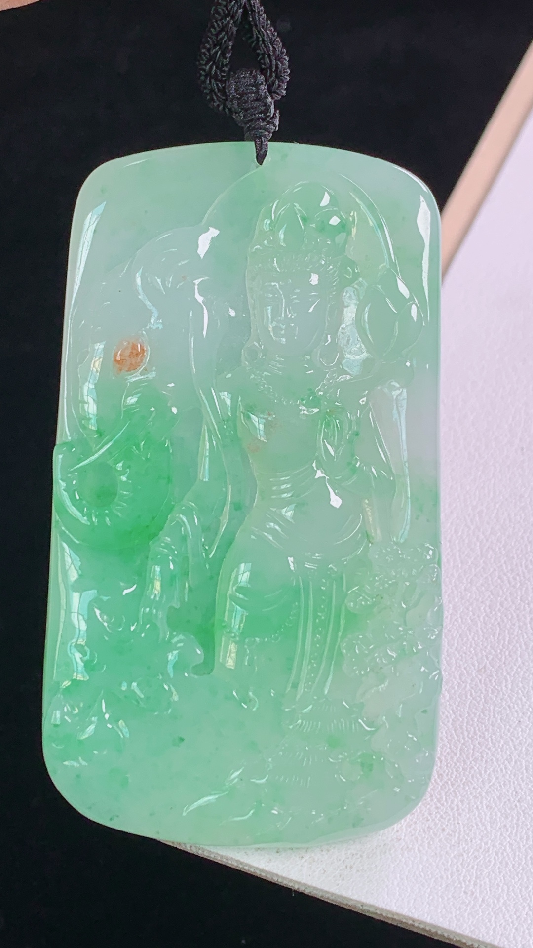 冰绿普贤观音，种色兼备，胶感十足，无裂，尺寸:71.4-40.6-5.8mm 11