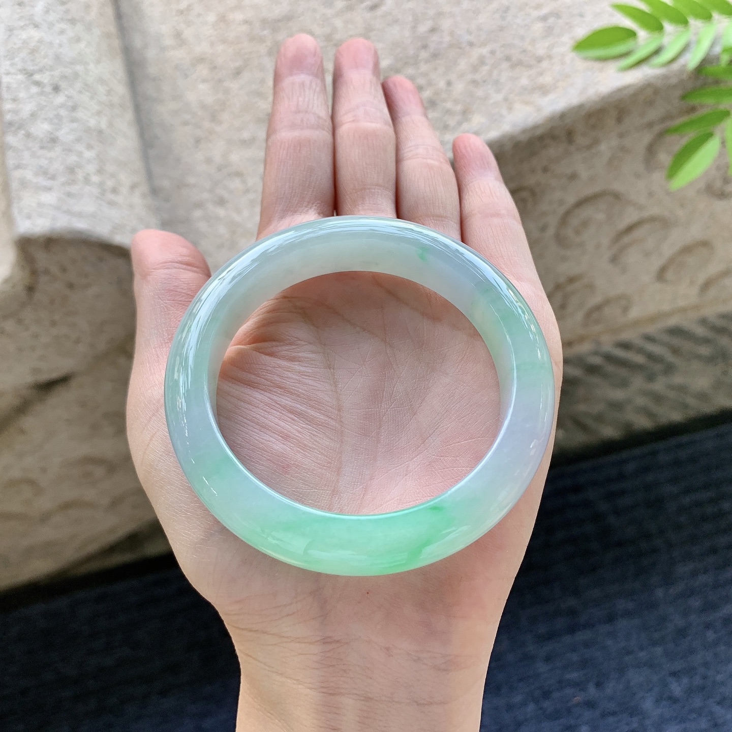 正圈54 55 圈口55.6/12.3/8.9 编码C11091503 春彩，水润，种老，细腻，无裂