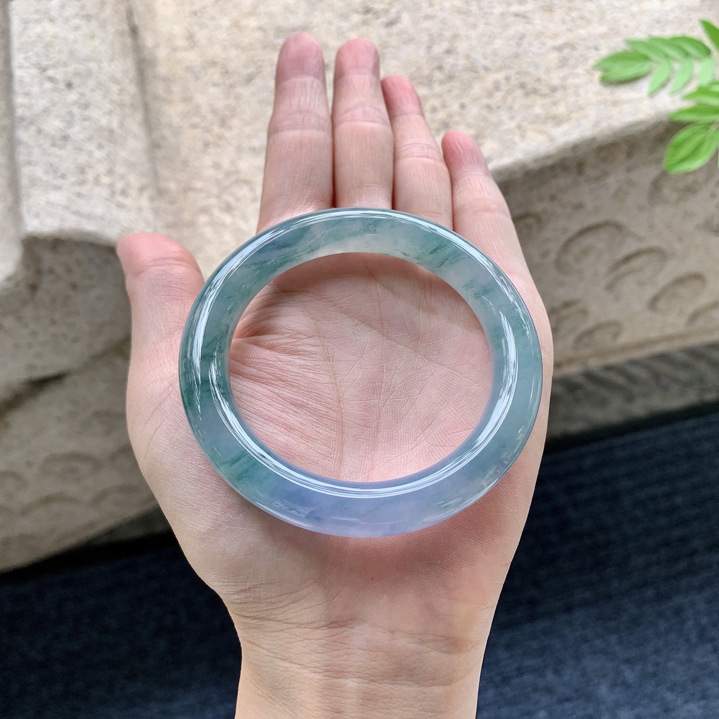 圆条51 52 圈口52.6/9.7/9.6 编码B2090717 冰糯飘花，水润，种老，细腻，打灯有纹线