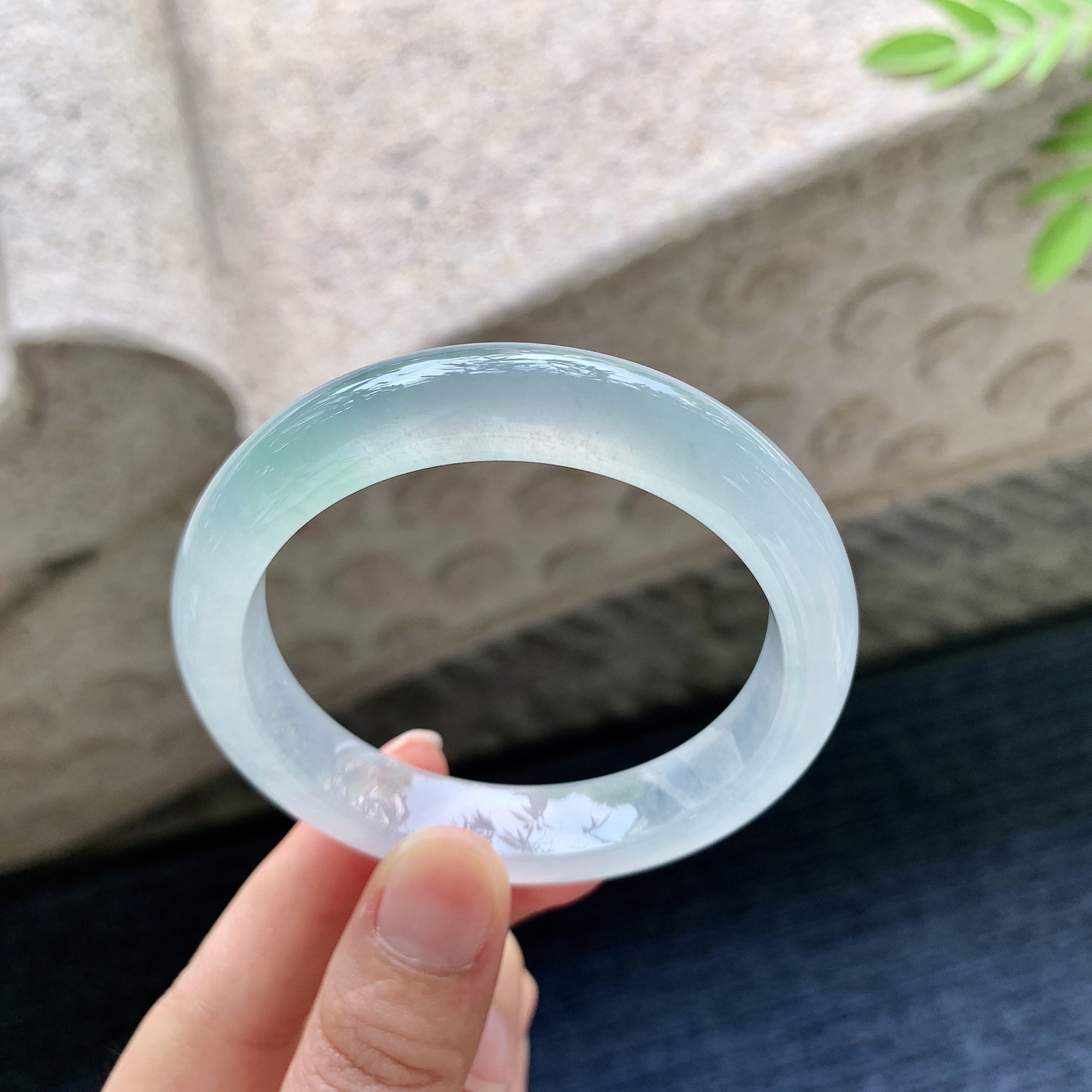 圆条53 54 圈口53.5/11.2/8.1 编码A3091527 冰飘绿，冰透，水润，种老，细腻，打灯有絮线