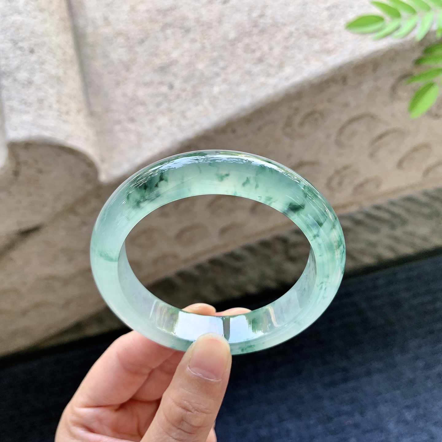 正圈54 55 圈口55.8/13/8.8 编码FH091502 冰种飘花，起荧光，清透，水润，种老，细腻，无裂