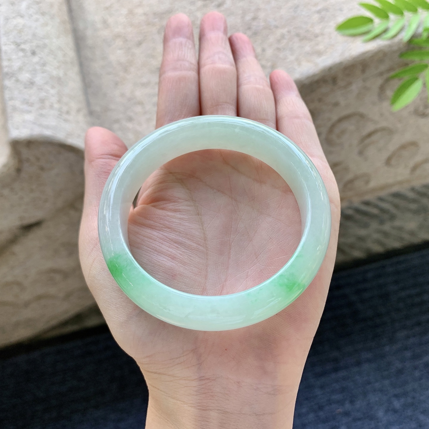 正圈55 56 圈口56.7/13.4/7.9 编码AD091516 细糯飘绿，水润，种老，细腻，打