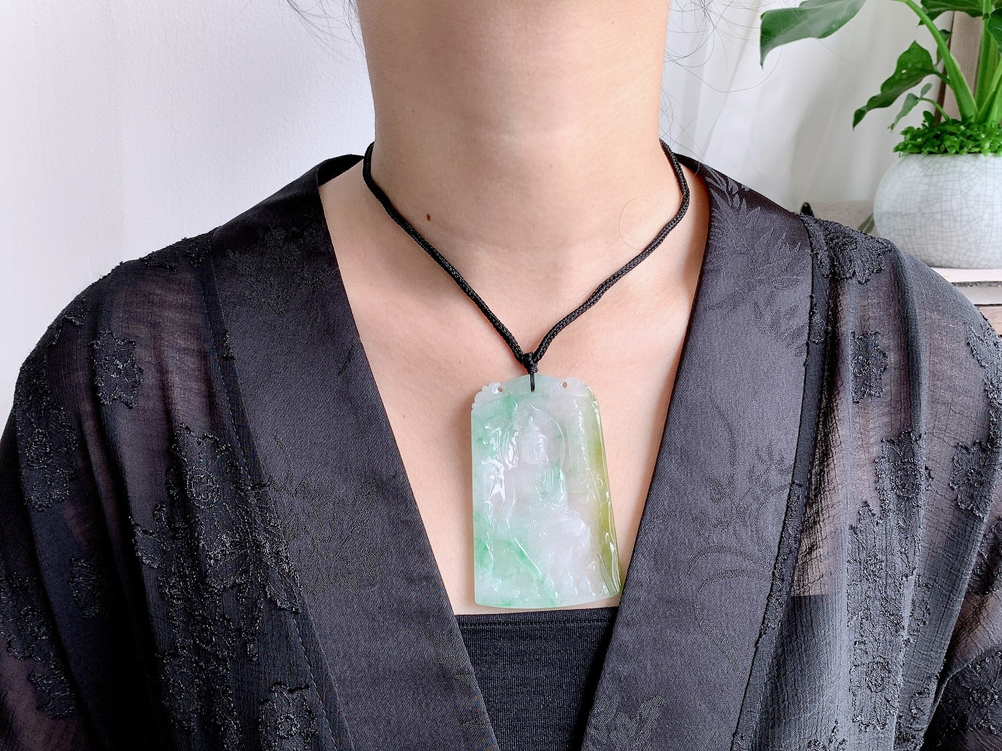 【裸石】冰飘绿花阿弥陀佛牌吊坠 【说明】缅甸 性比高 厚装 飘花 【尺寸】75-47.4-6 【重量】53.8克
