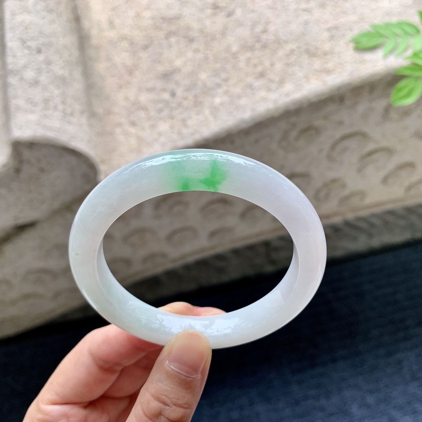 正圈53 54 圈口54.5/9.7/8.6 编码T1090704 细糯飘绿，水润，种老，细腻，无裂