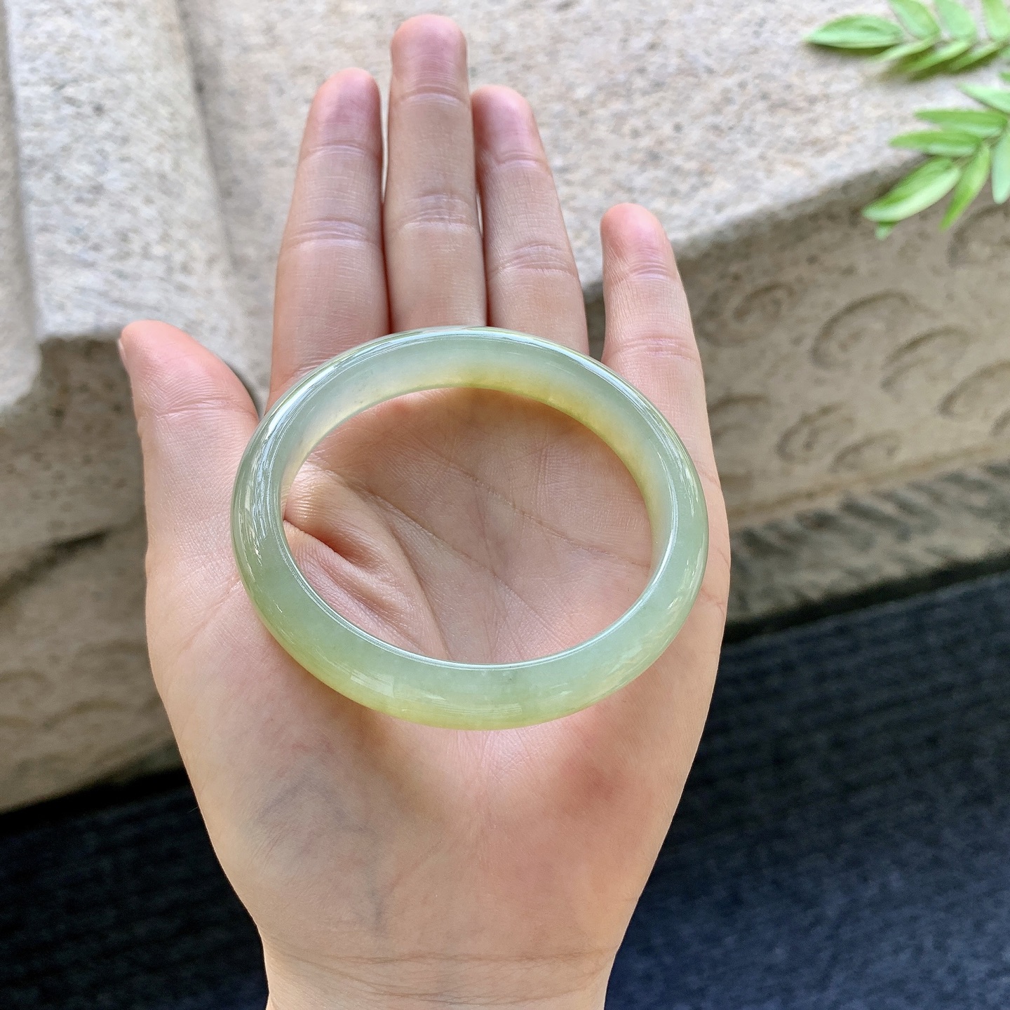 冰糯黄翡，水润，种老，细腻，有絮线