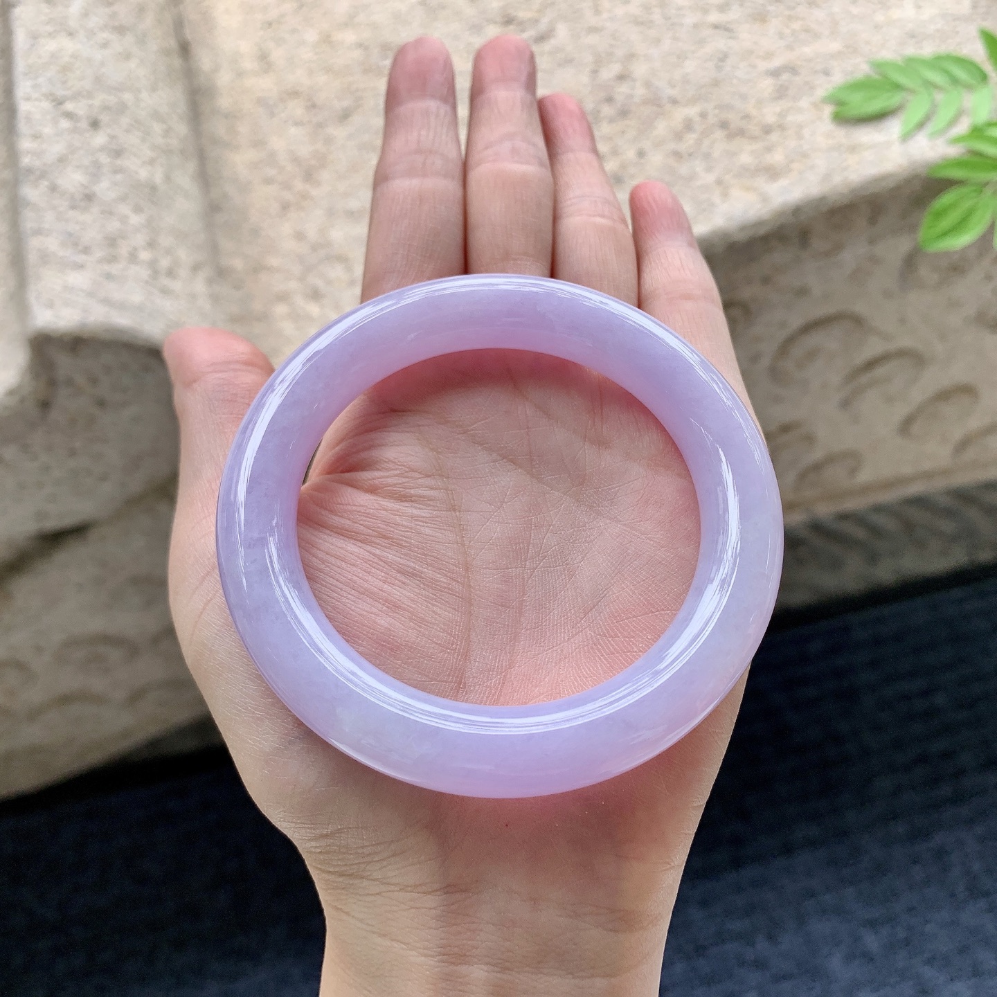 圆条55 56 圈口56.3/11.2/10.8 编码W6090713 粉紫，满色，水润，种老，细腻，无裂