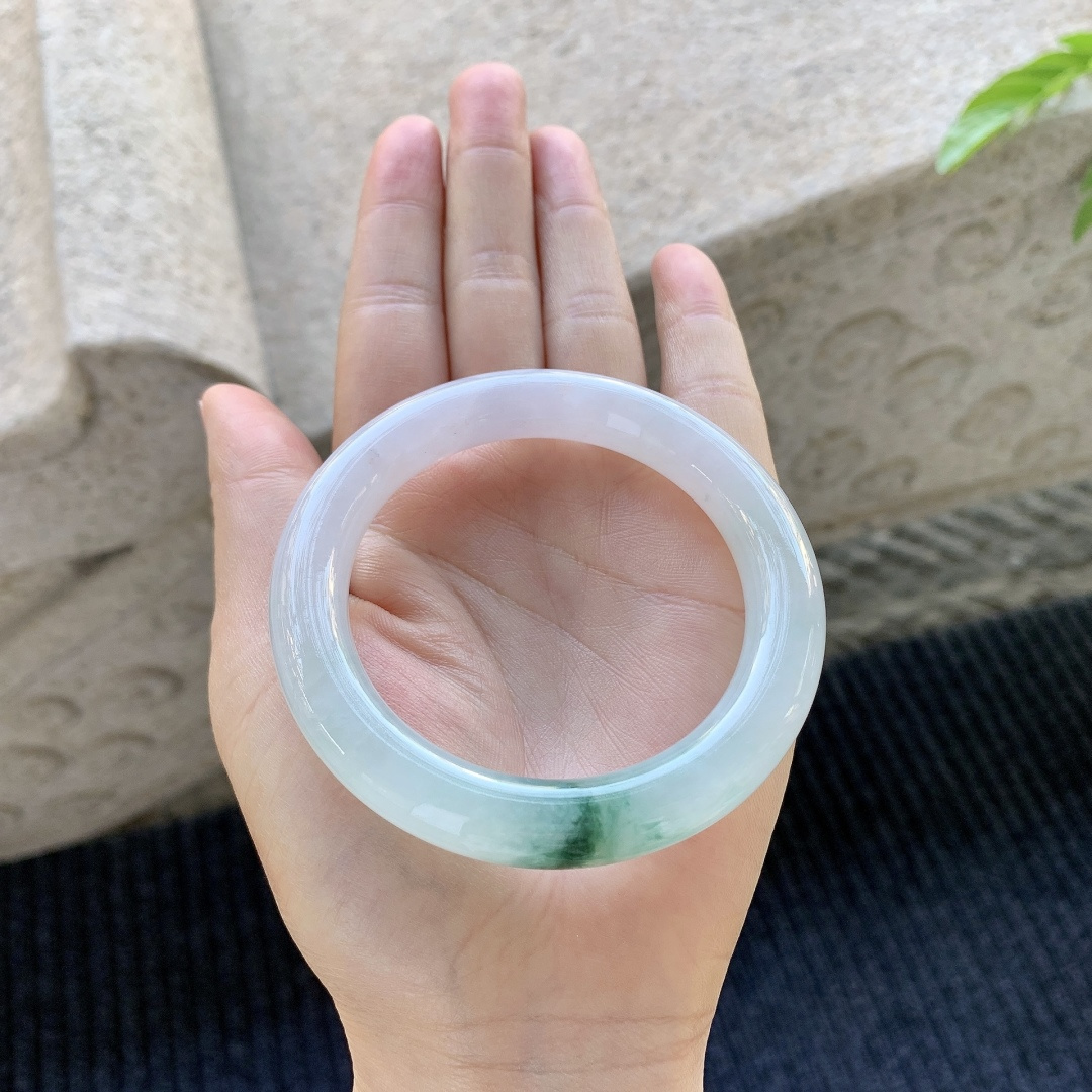 圆条53 54 圈口54.1/19.7/10.5 编码FL091341 糯冰飘绿，水润，种老，细腻，打灯有纹线