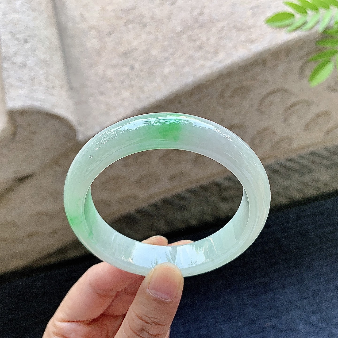 正圈55 56 圈口56.7/13.4/7.9 编码AD091516 细糯飘绿，水润，种老，细腻，打灯有絮线