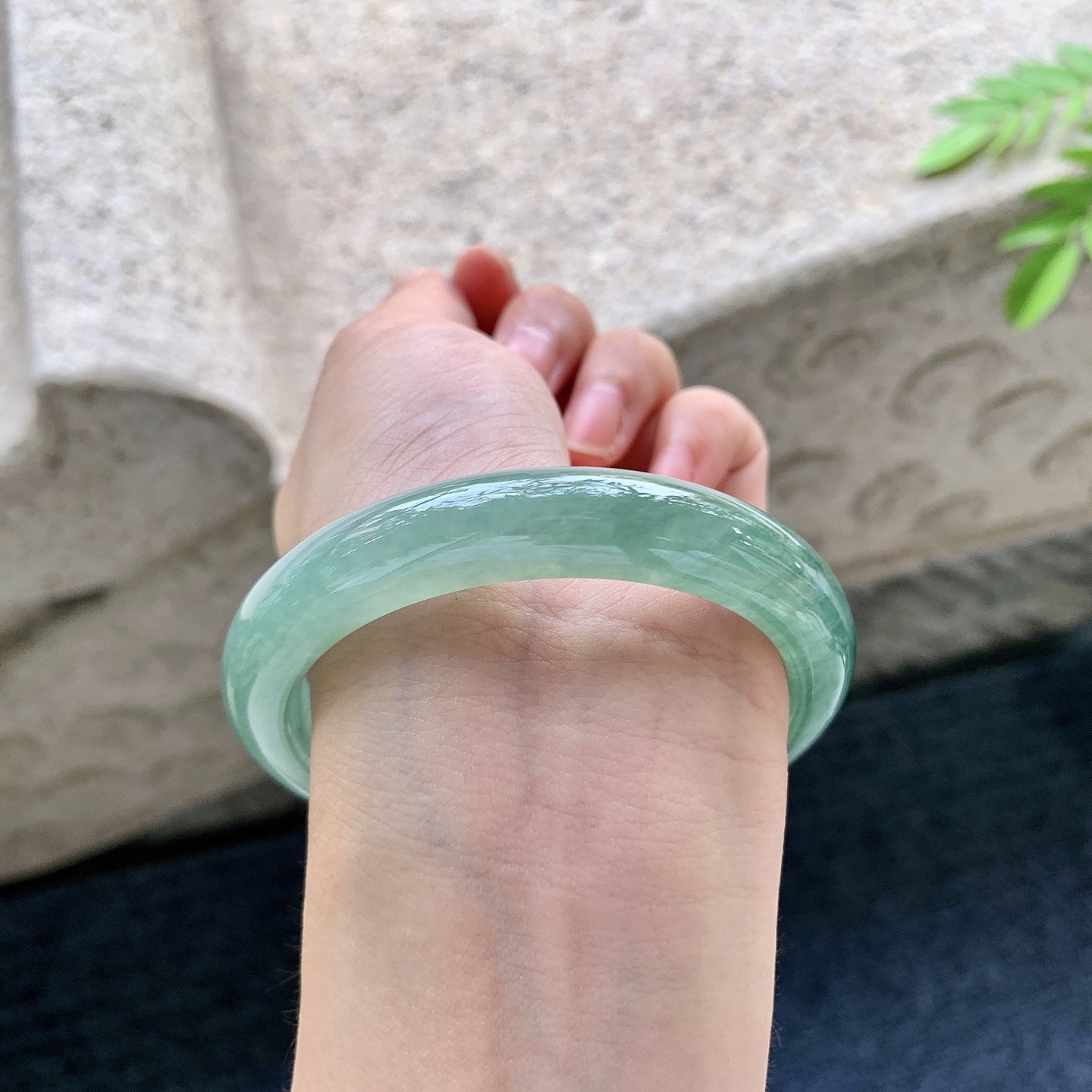 正圈56 57 圈口57/11/8.5 编码AD091685 糯冰油绿，水润，种老，细腻，无裂