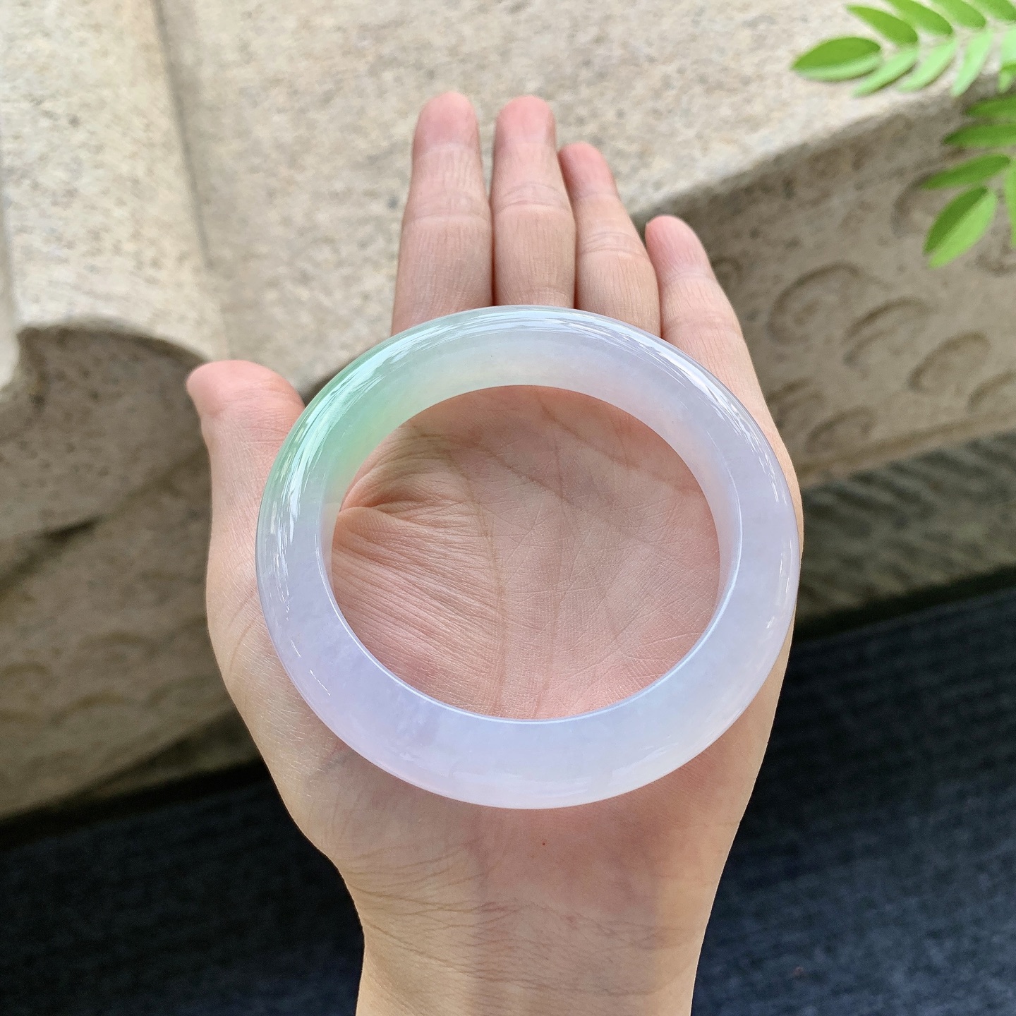 正圈55 56 圈口56/12.7/9.6 编码A3091525 冰糯春带彩，水润，种老，细腻，无裂