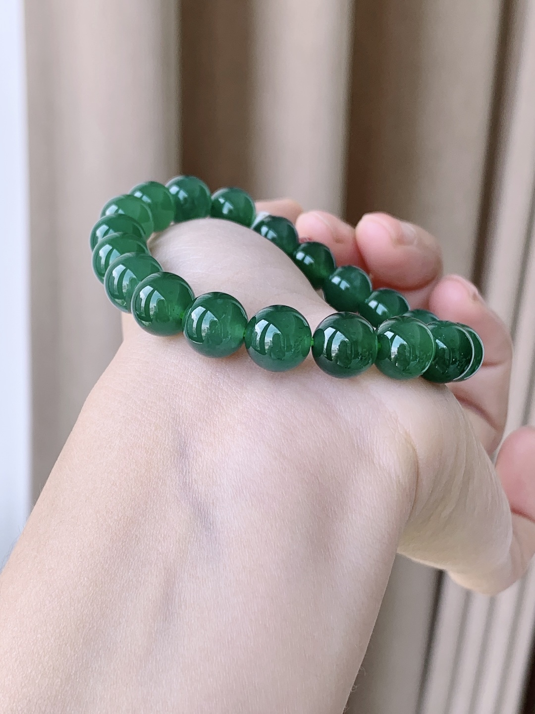 【珠子】冰晴绿手串圆珠珠子手串 【说明】 性比高 老蓝水 【尺寸】9.7mm 【重量】33.3克