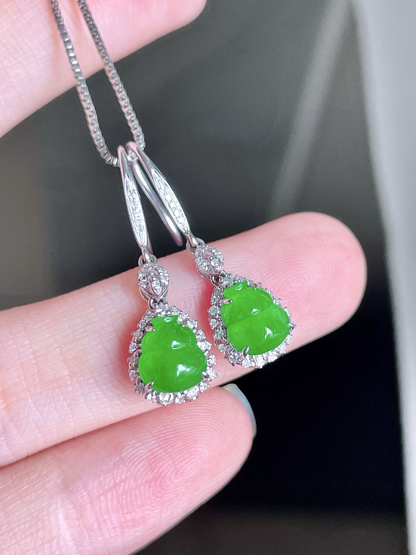 ️ 冰种阳绿葫芦耳坠 缅甸 无裂 色泽艳丽 18k金镶嵌 整体 27.4 裸石 7.2/6.5
