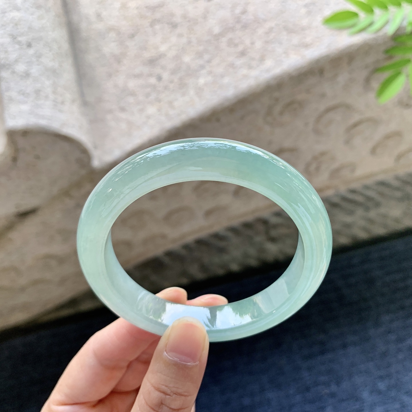 正圈55 56 圈口56.3/11.8/8.6 编码HJ091513 冰糯晴绿，水润，种老，细腻，无裂