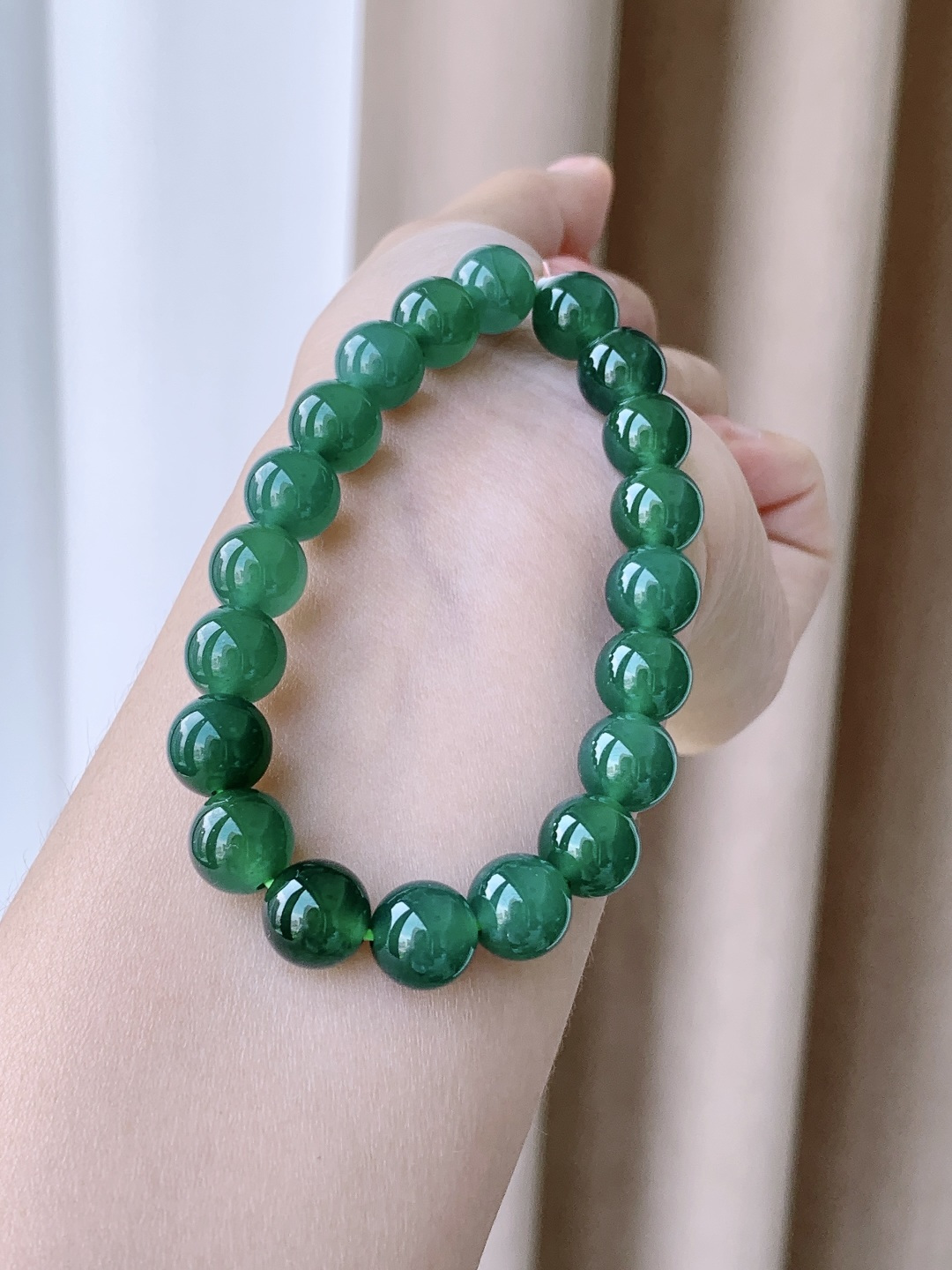 【珠子】冰晴绿手串圆珠珠子手串 【说明】 性比高 老蓝水 【尺寸】9.7mm 【重量】33.3克