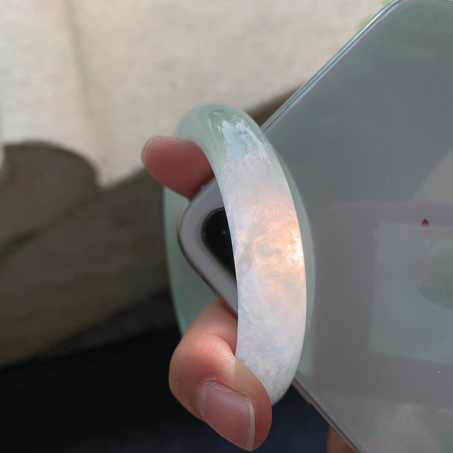 正圈52 53 圈口53/12/8.3 编码B2091523 冰糯飘绿，水润，种老，细腻，打灯有絮线