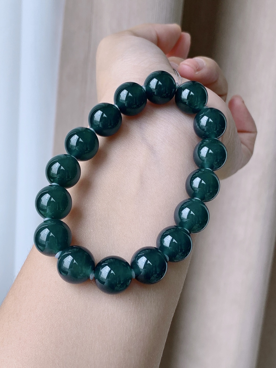 【珠子】冰老蓝水手串圆珠珠子手串 【说明】 性比高 大卡 【尺寸】12.7mm 【重量】57.5克