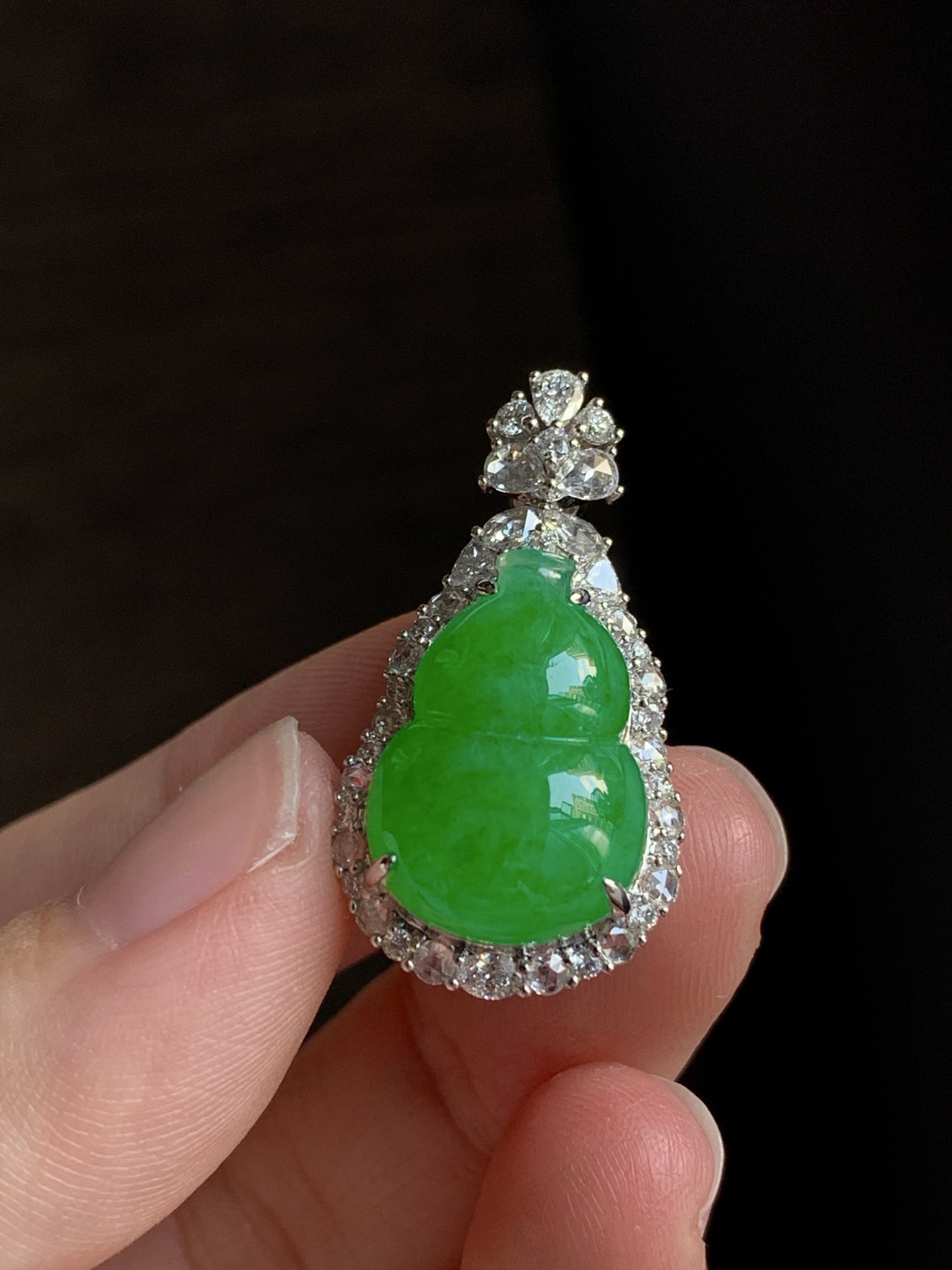 ️【18k金镶嵌葫芦吊坠】种老细腻，色阳浓郁起胶 尺寸：成品：28*15.1*10.1，裸石：16