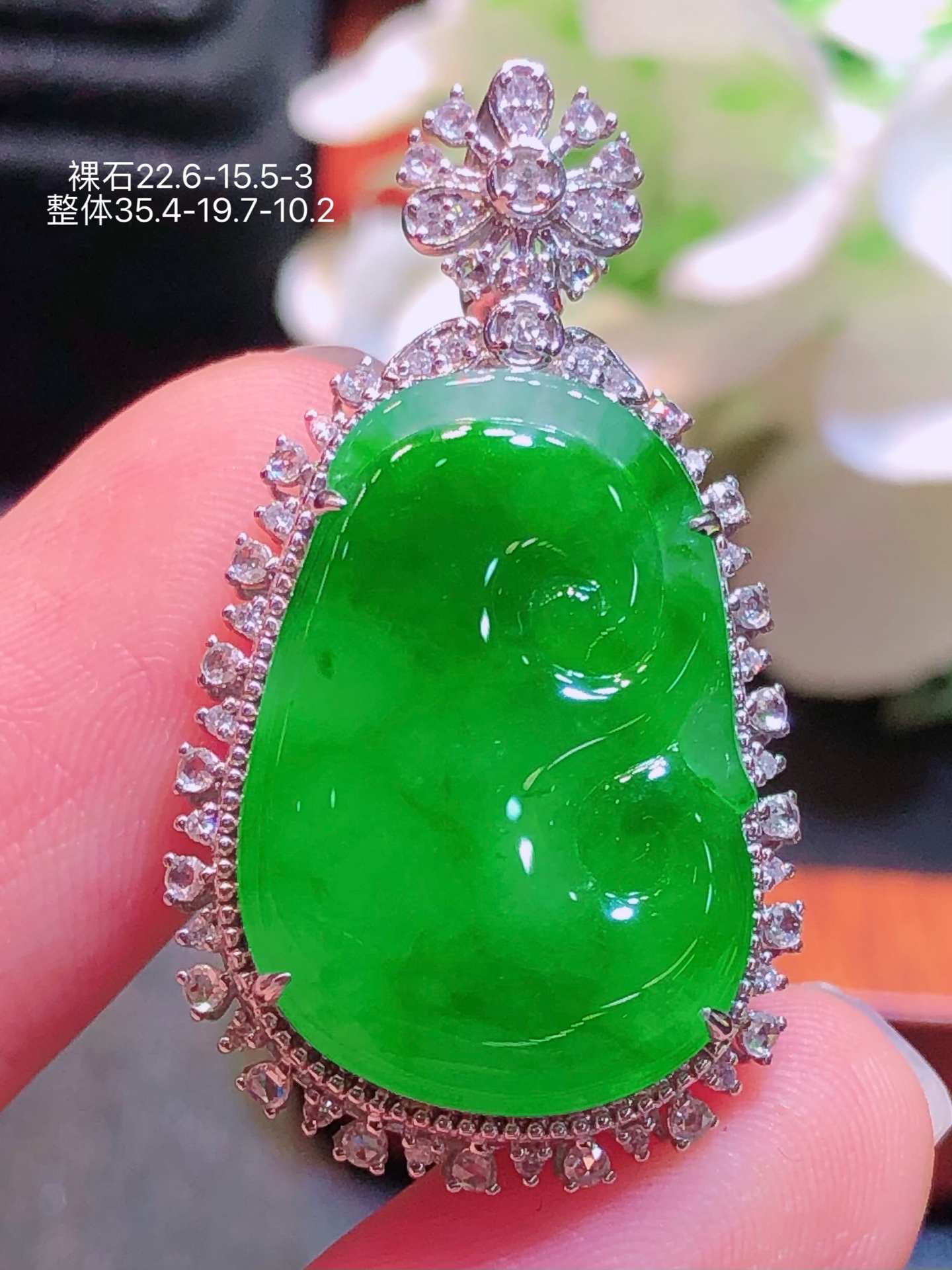 ️18K金镶 阳绿如意吊坠 无裂 水润色艳 品相饱满 配送银链苹果拍摄，实物更好看，22.6-15