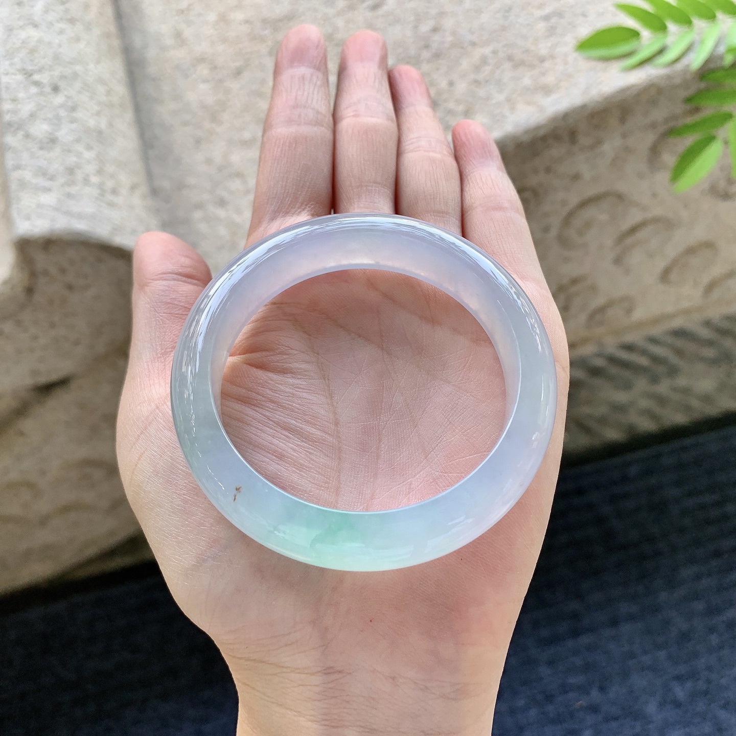 正圈51 52 圈口52.4/13/8 编码C11091506 冰糯春彩，水润，种老，细腻，无裂