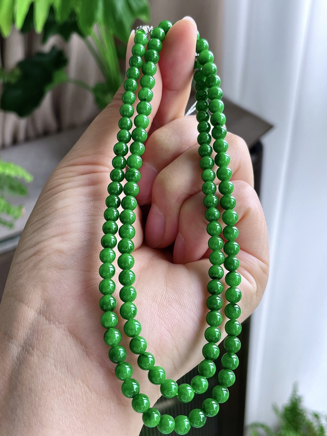 【珠子】阳绿项链圆珠珠子项链 【说明】缅甸 性比高 【尺寸】4.7-5.5mm 29cm 【重量】26.8克