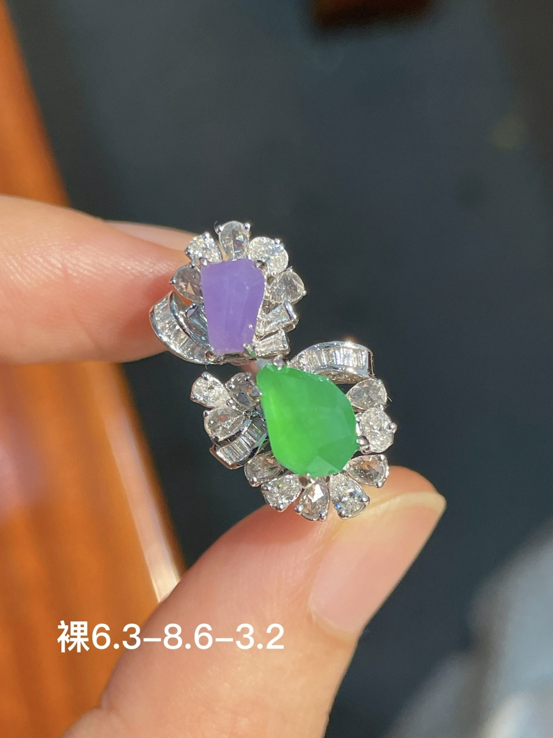 阳绿戒指 无裂 18k金镶嵌 强烈推荐，6.3-8.6-3.2