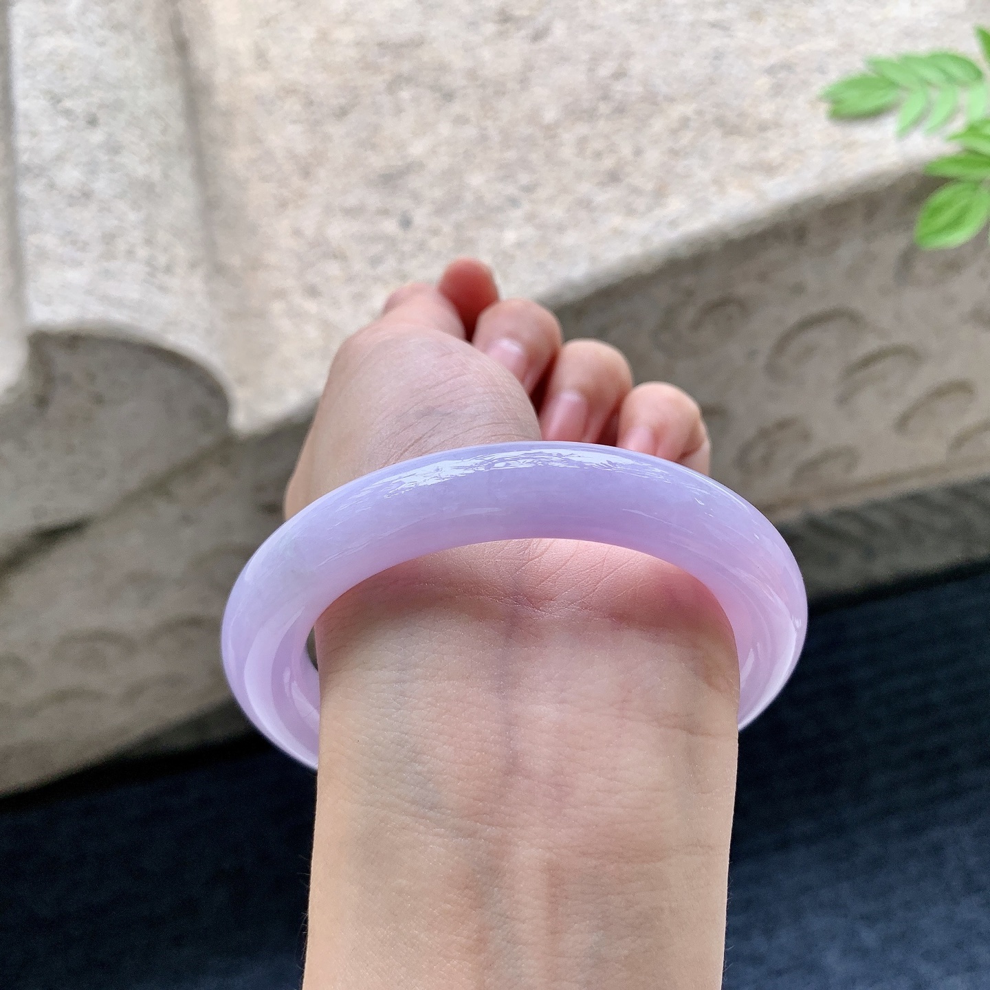 圆条55 56 圈口56.3/11.2/10.8 编码W6090713 粉紫，满色，水润，种老，细腻，无裂