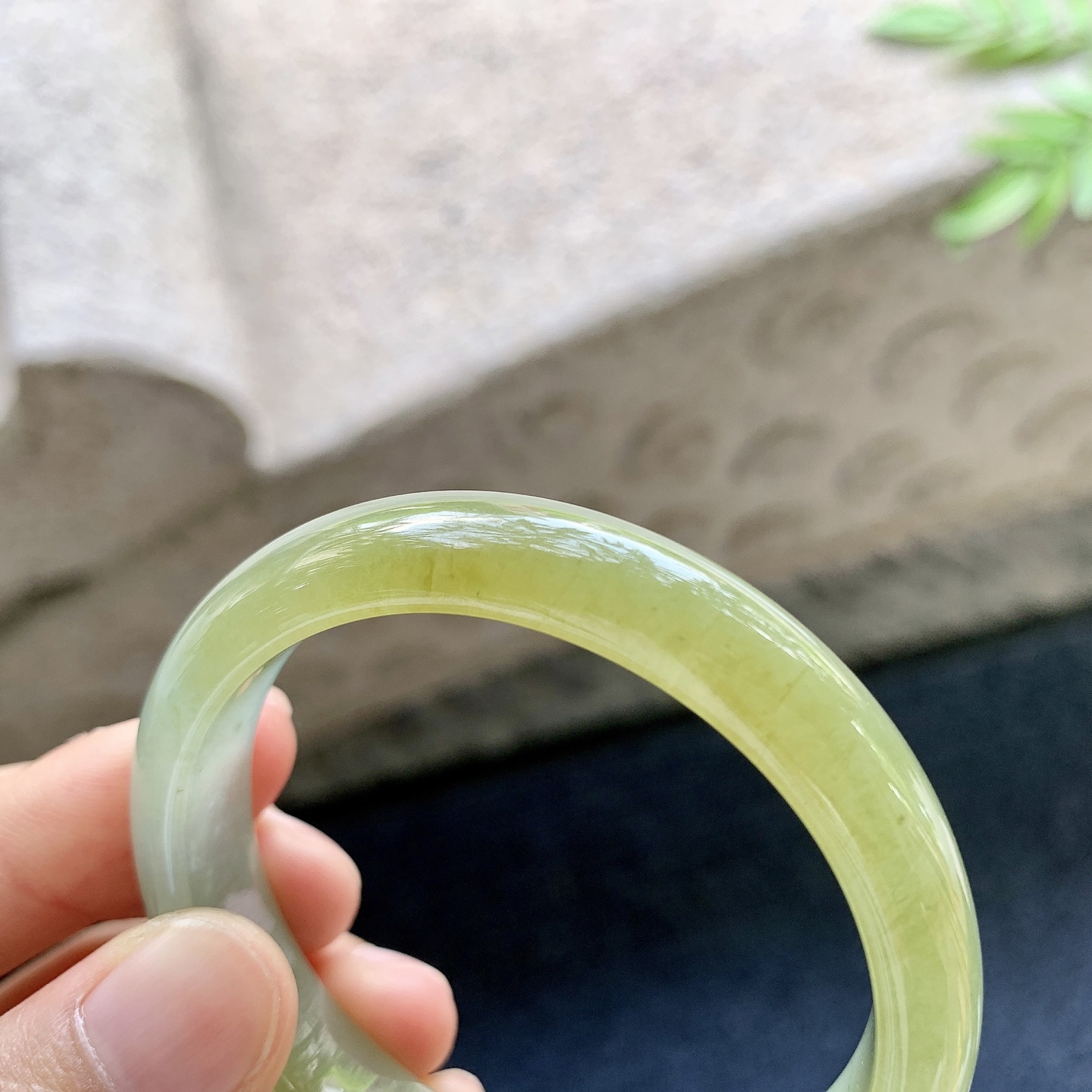 冰糯黄翡，水润，种老，细腻，有絮线