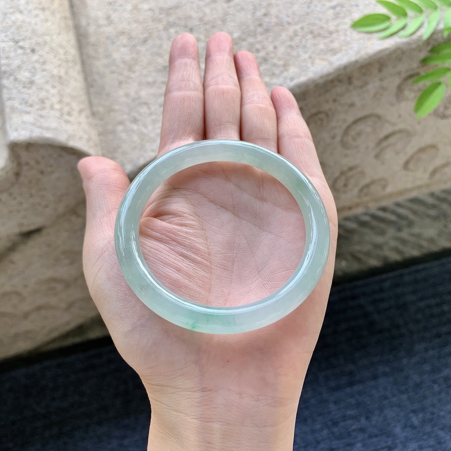 圆条54 55 圈口55.3/7.6/7.6 编码AD091518 糯冰飘绿，水润，种老，细腻，打灯