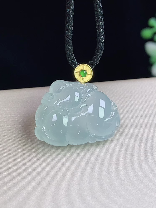 18k金镶冰种麒麟，无裂，尺寸13.2*18.5*6.2mm，j14hjg