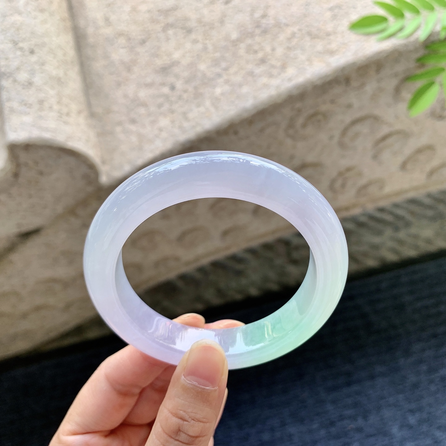 正圈55 56 圈口56/12.7/9.6 编码A3091525 冰糯春带彩，水润，种老，细腻，无裂