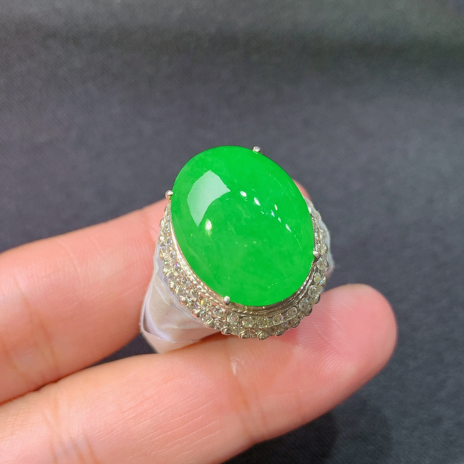 阳绿蛋面铜托戒指，镶嵌佳品，冰润细腻，种水足，Ja 尺寸17.6*13.5*5