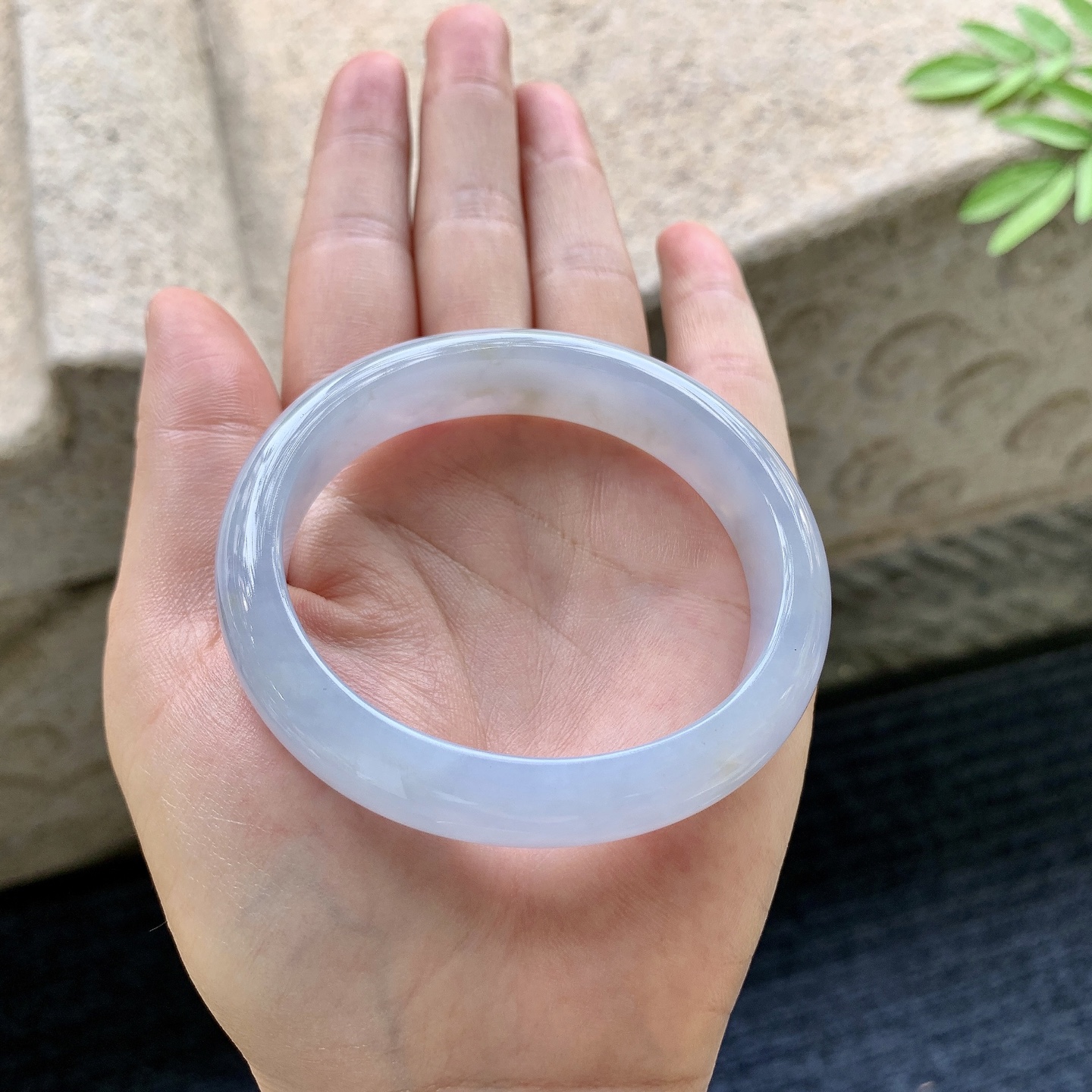 贵妃54 55 圈口55.5/50/12.5/7.5 编码Q5090915 飘黄翡，水润，种老，细腻