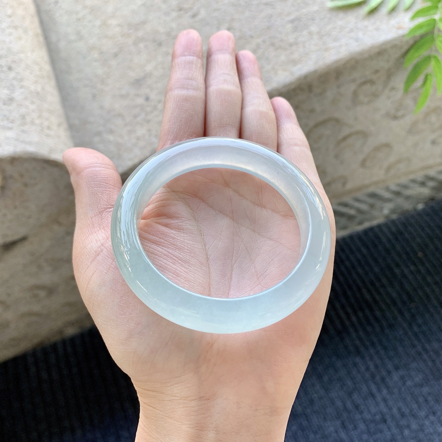 正圈52 53 圈口53.6/11.6/8.4 编码FL090715 冰种，清透，水润，种老，细腻，有棉线