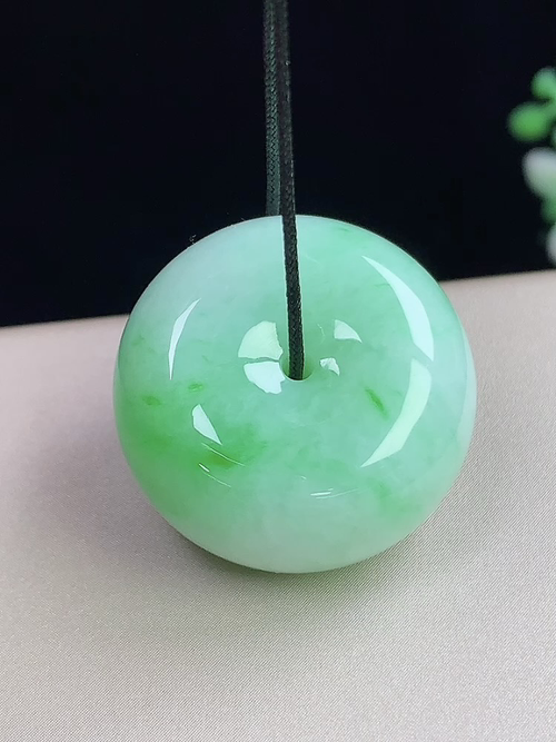 飘绿平安扣，无裂，尺寸23.1*12.7mm，j14yja