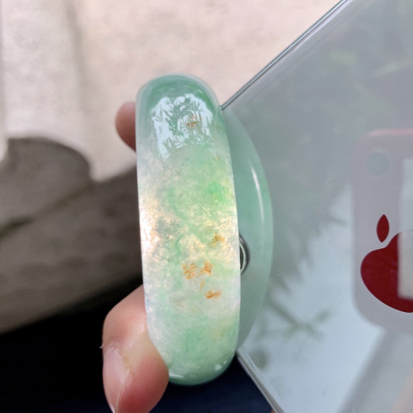 正圈57 58 圈口58.2/17/6.3 编码HJ090701 冰糯飘绿，宽版，水润，种老，细腻，打灯有棉线