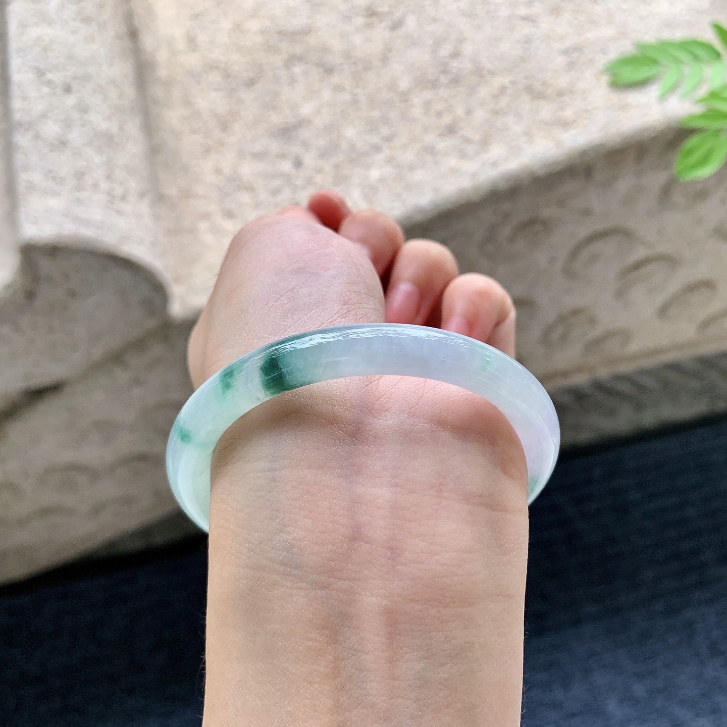圆条52 53 圈口53/7.2/7.5 编码HJ090708 冰糯飘绿，水润，种老，细腻，打灯有絮线