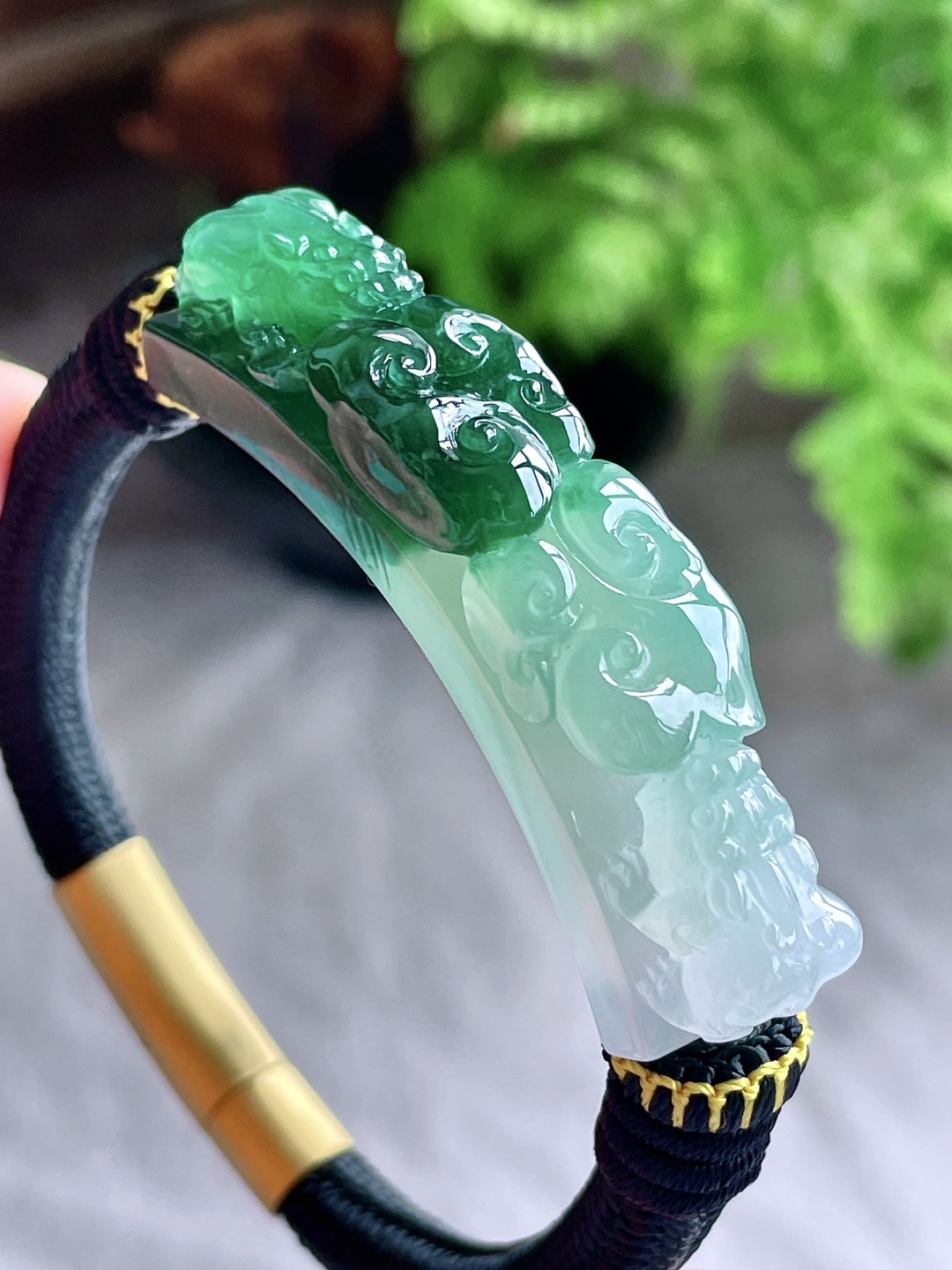 【裸石】冰种飘花双貔貅手牌 【说明】缅甸  性比高 超厚 【尺寸】53.5-12.4-10.9 【重量】30.5克