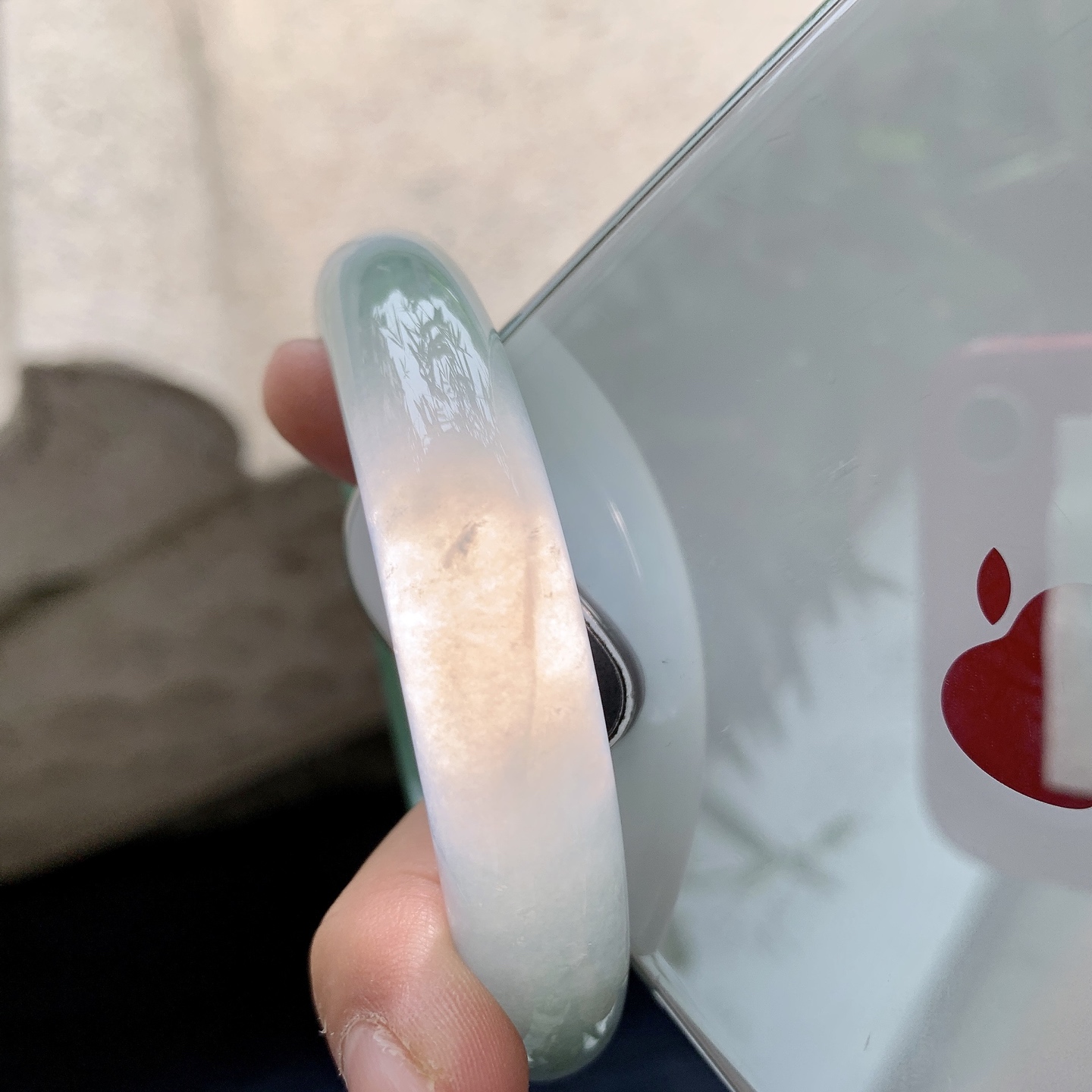 正圈58 59 圈口58.2/12.5/8.5 编码Q5090725 糯冰飘绿，水润，种老，细腻，打灯有棉线