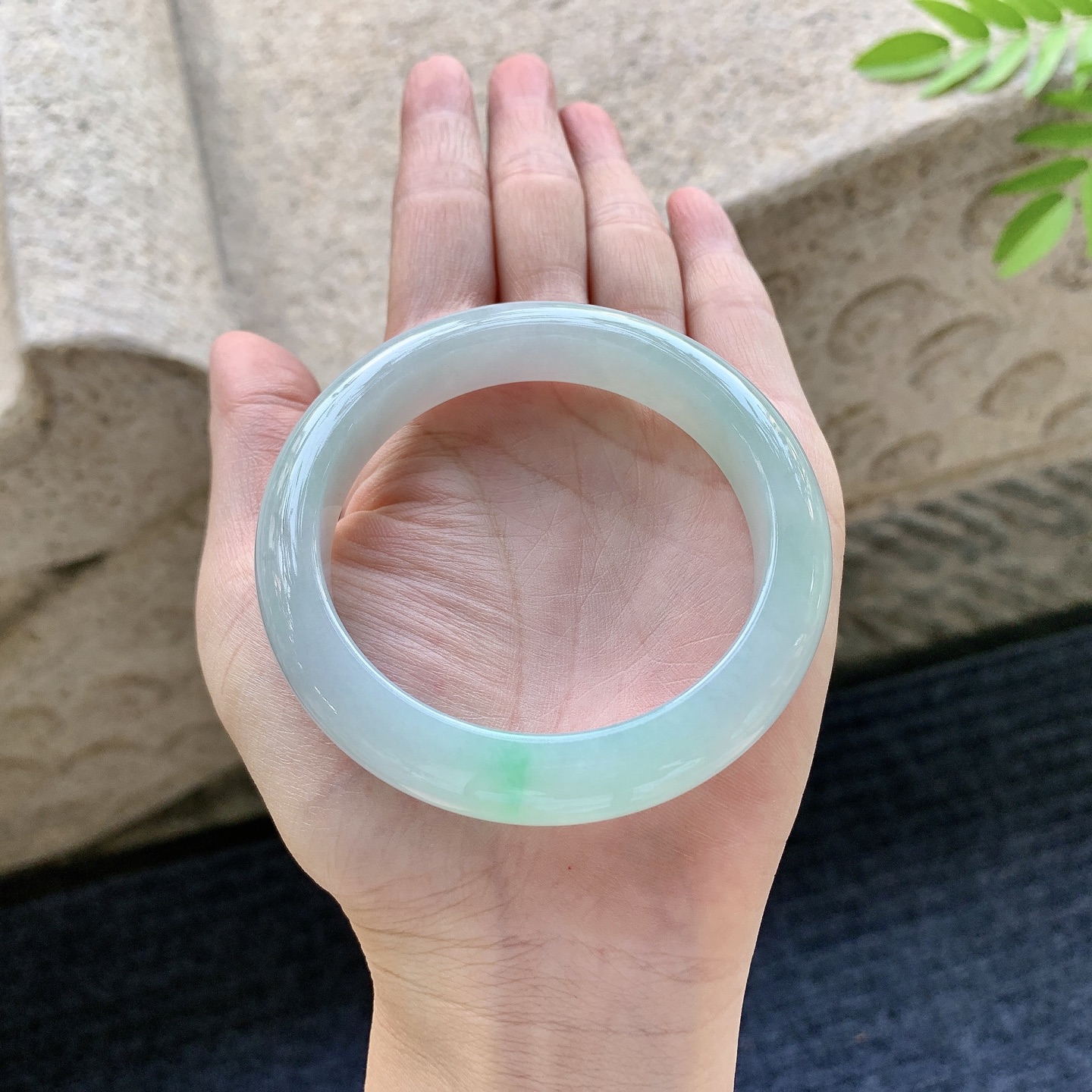 正圈54 55 圈口55.6/11.6/8.7 编码AD091519 细糯飘绿，水润，种老，细腻，无