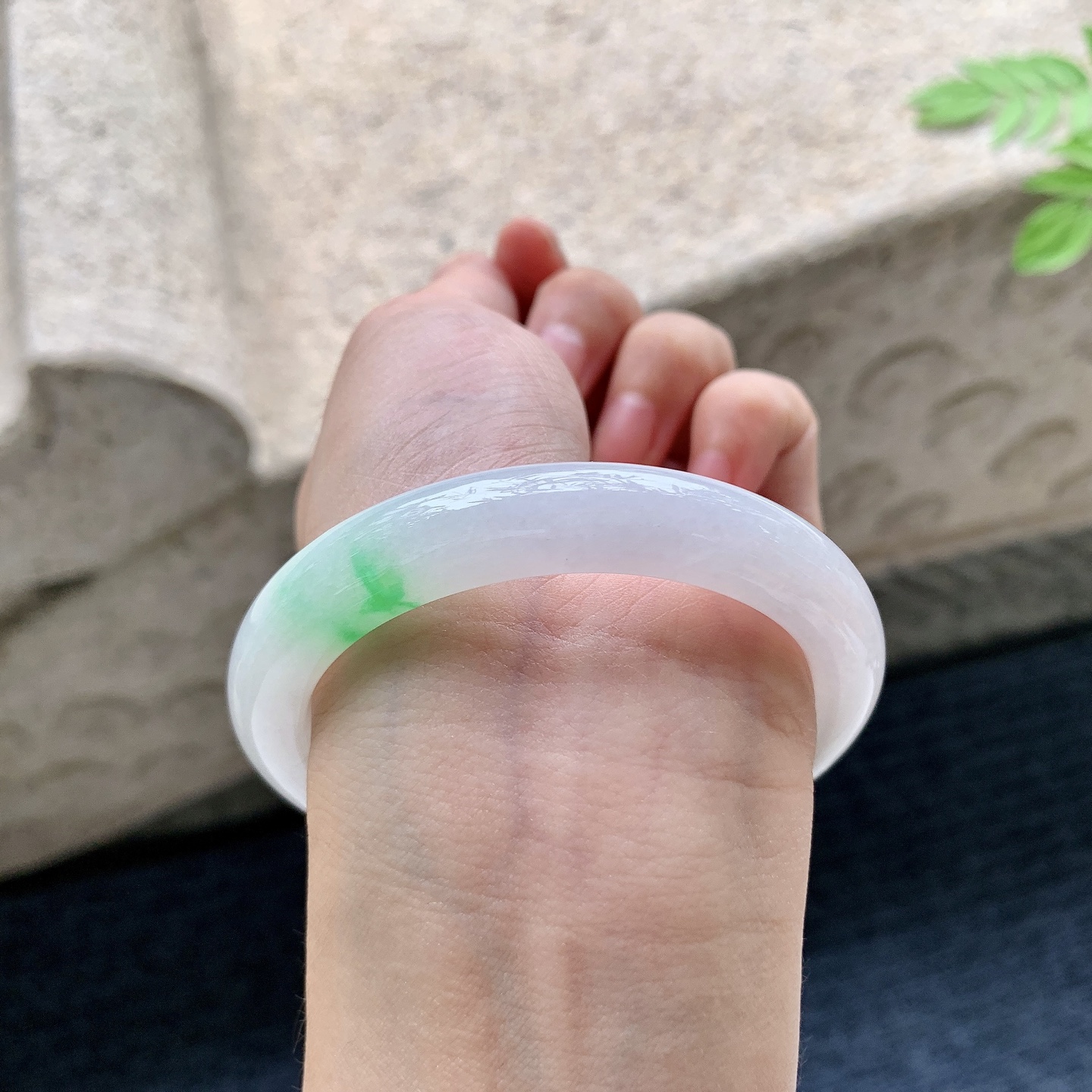 正圈53 54 圈口54.5/9.7/8.6 编码T1090704 细糯飘绿，水润，种老，细腻，无裂