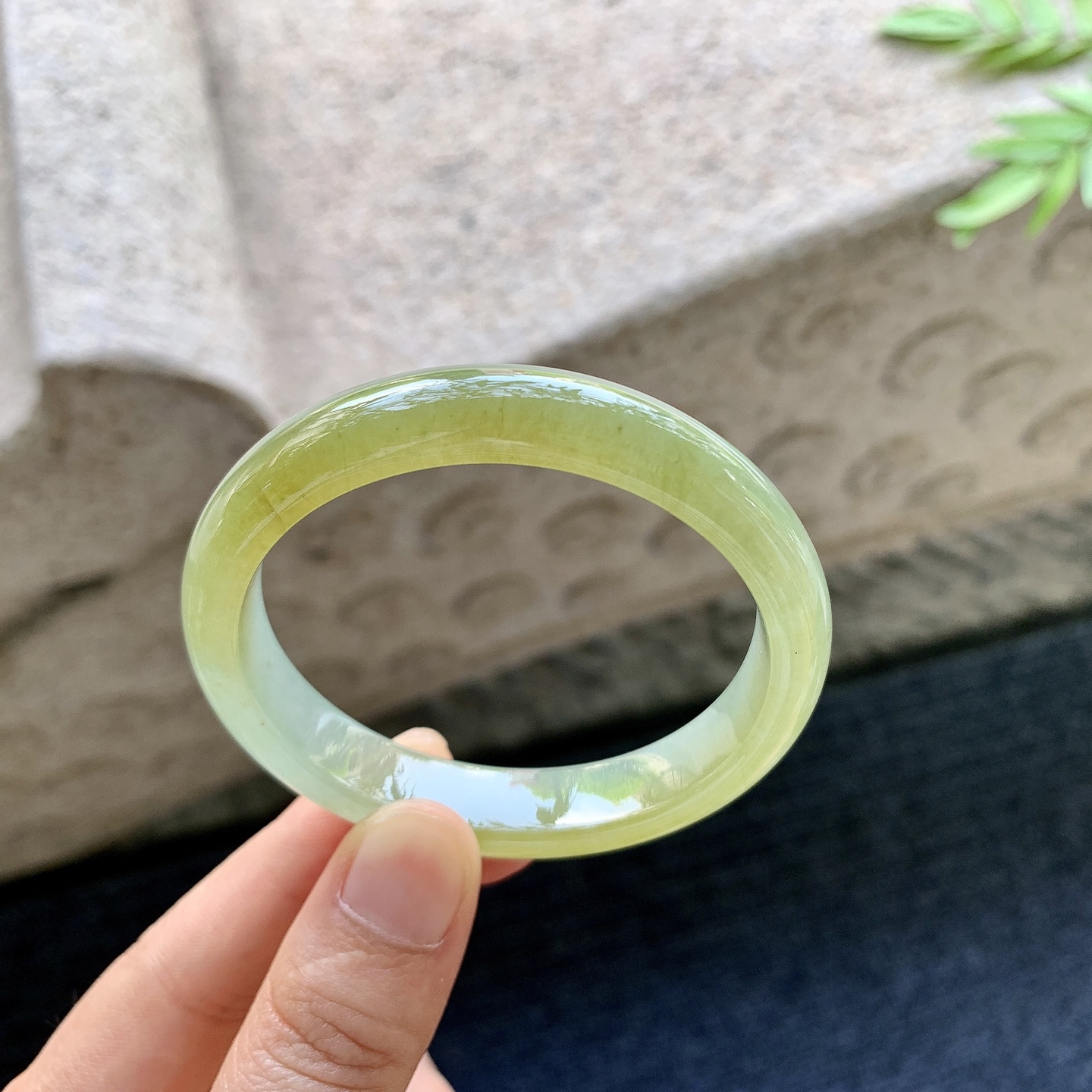 冰糯黄翡，水润，种老，细腻，有絮线