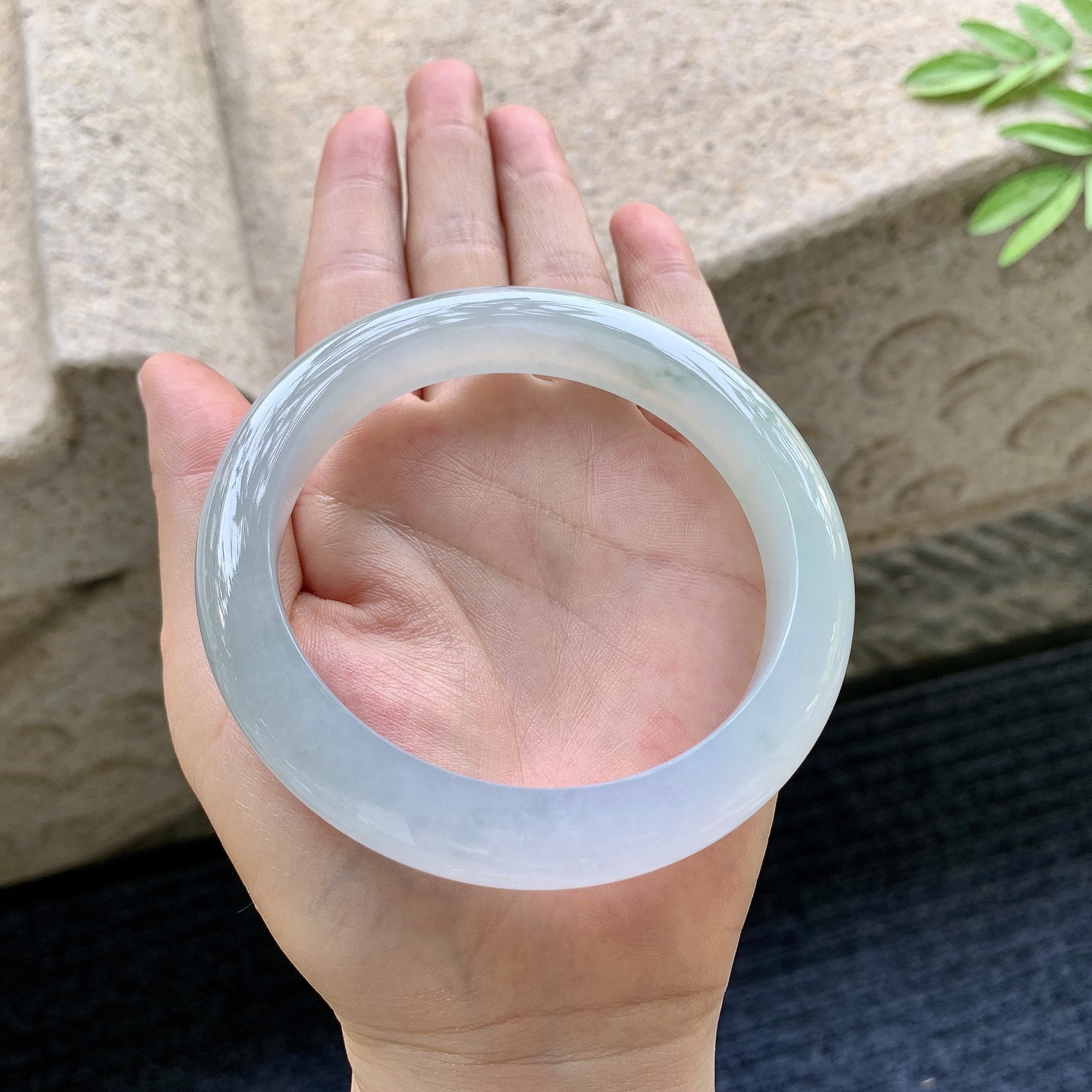 正圈53 54 圈口54.8/12.4/10.2 编码T1090727 糯冰淡春彩，水润，种老，细腻