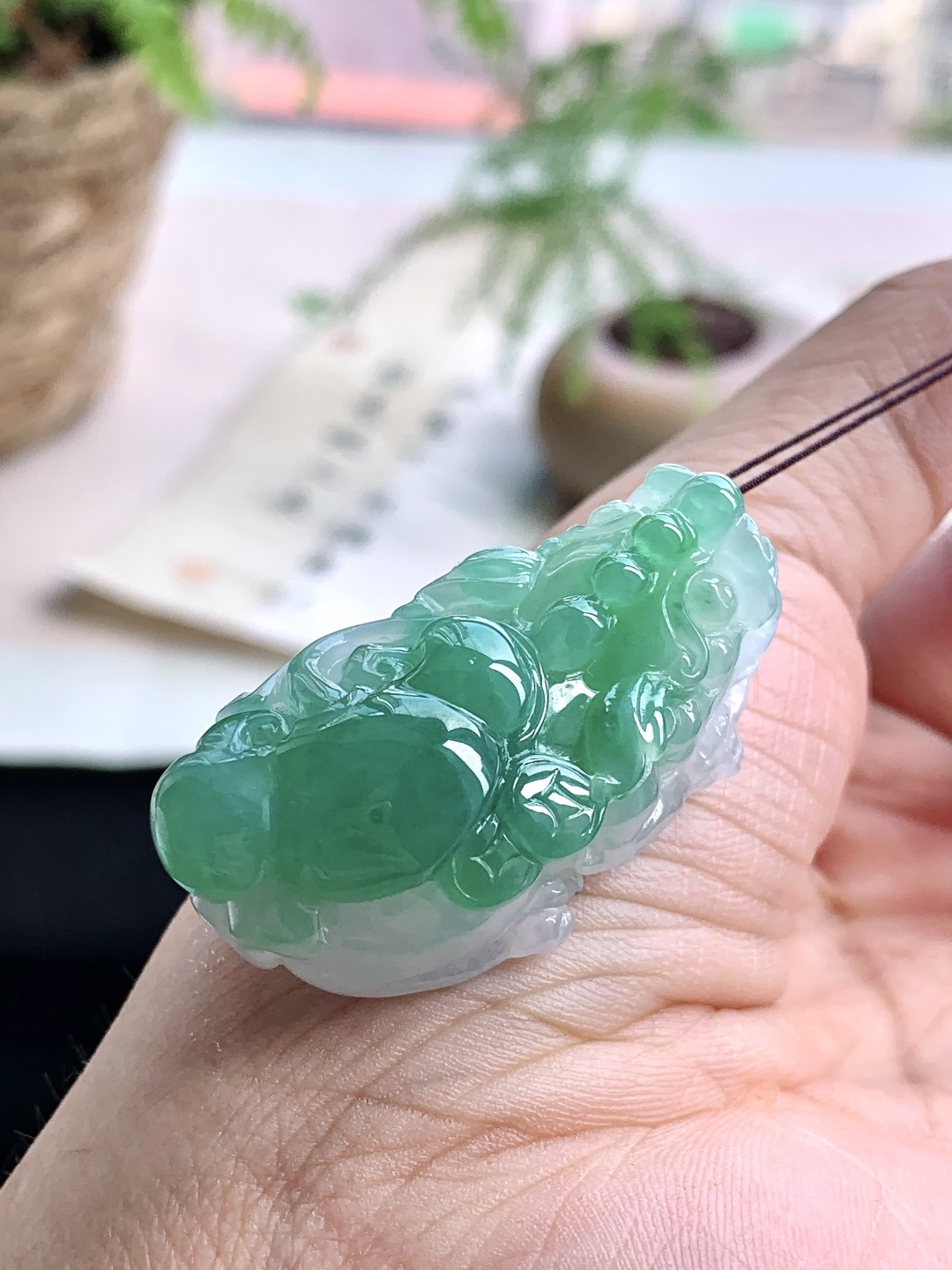 【裸石】️冰晴绿貔貅吊坠 【说明】缅甸 性比高 超厚 【尺寸】39.3-20.8-15.7 【重量】23.3克