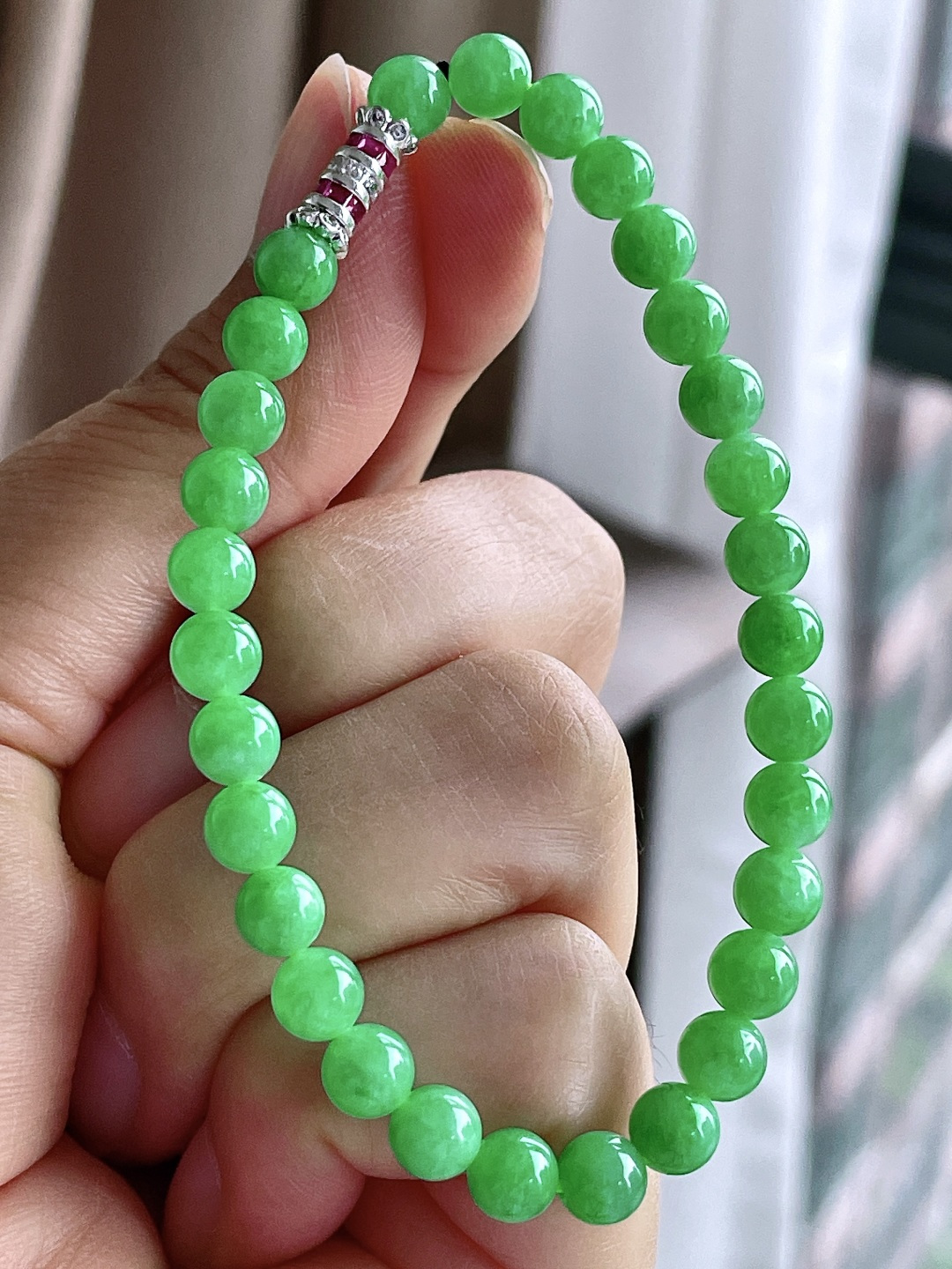 【珠子】阳绿手链圆珠珠子手链 【说明】缅甸 性比高 【尺寸】5.8mm 【重量】11.5克