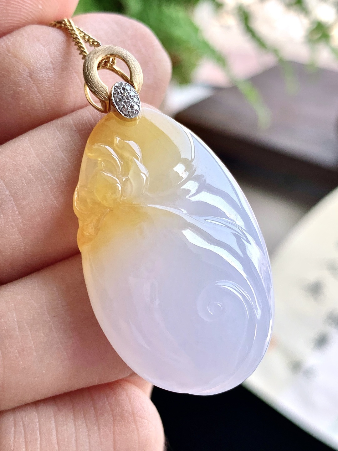 【镶嵌】️冰紫底荷花牌飘黄翡荷花牌吊坠 【说明】缅甸 18k金镶嵌 性比高 厚装 【整体】46.5 【裸石】37.5-24-9.5 【重量】16.3克