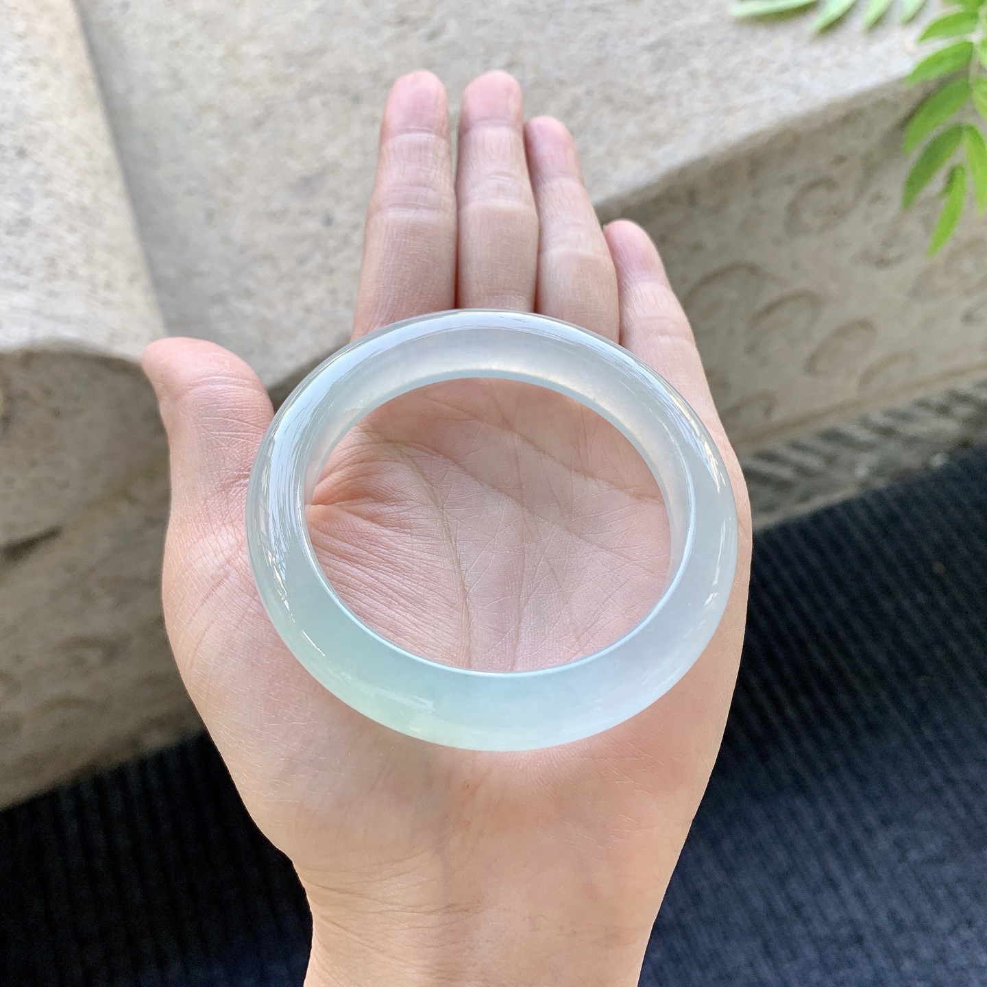 正圈52 53 圈口53.6/11.6/8.4 编码FL090715 冰种，清透，水润，种老，细腻，有棉线